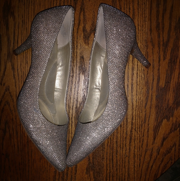 BANDOLINO Glitter Heels - Picture 1 of 2